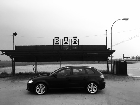 Bar &amp; car
